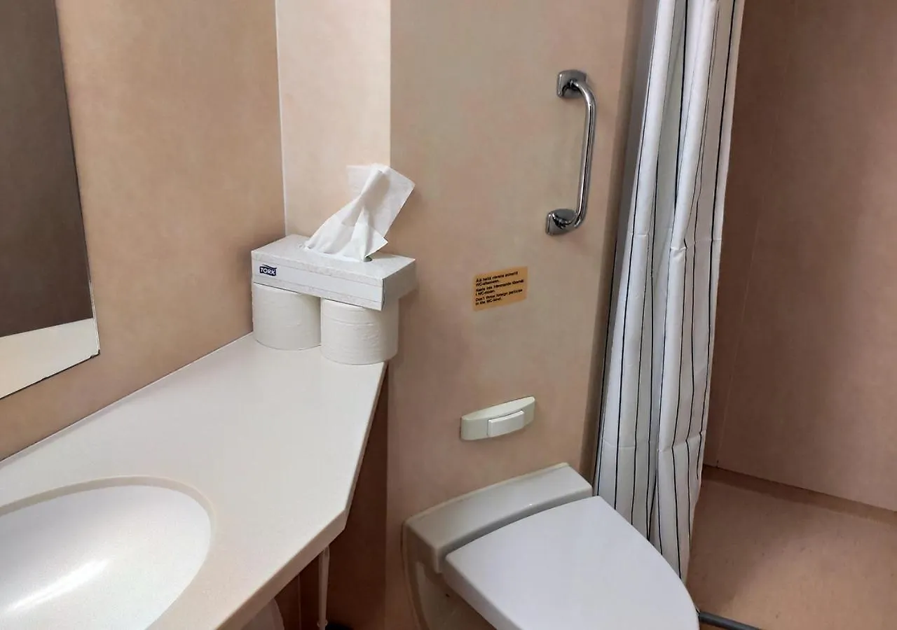 Viking Line Ferry Gabriella - One-Way Journey From Stockholm To Helsinki Otel